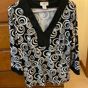 Dress barn Black a white top. George & Martha